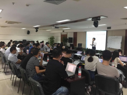 【培训学习】工作做得好，还要亮出来 ——集团开展《工作汇报PPT操作实务》培训