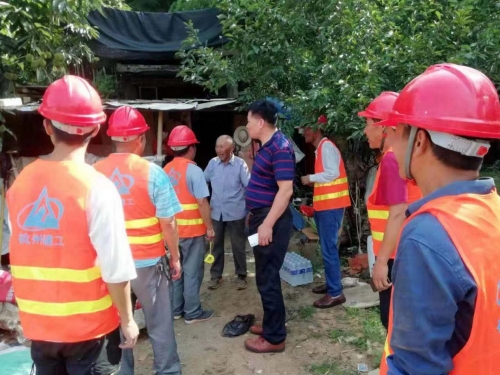 【战高温】 酷暑无情，人有情 ——咸宁项目部高温慰问孤寡老人